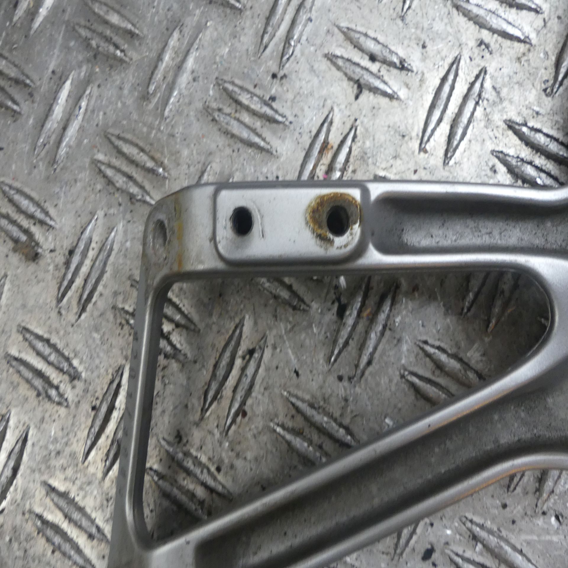 バイイー BMW R 1100 S EZ:03 Fußrastenhalter hinten rechts 54849 | eBay